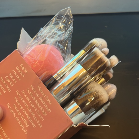 Beakey Beauty Brushes Tools - Picture 2 of 3